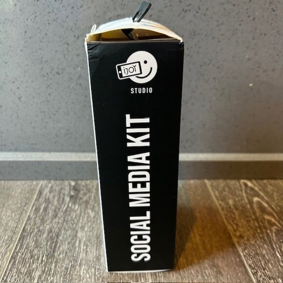iJOY Social Media Kit  Phone Clip, Tripod, & Clip On Ring Light NEW IN OPEN BOX - Picture 2 of 3